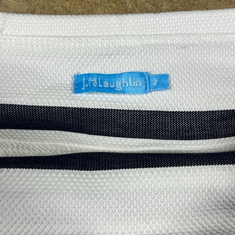 J. McLaughlin Providence petal pull on White and navy Striped skirt
Size: 2 - Picture 2 of 5